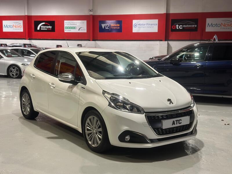 PEUGEOT 208 1.2 PureTech Signature (2019)